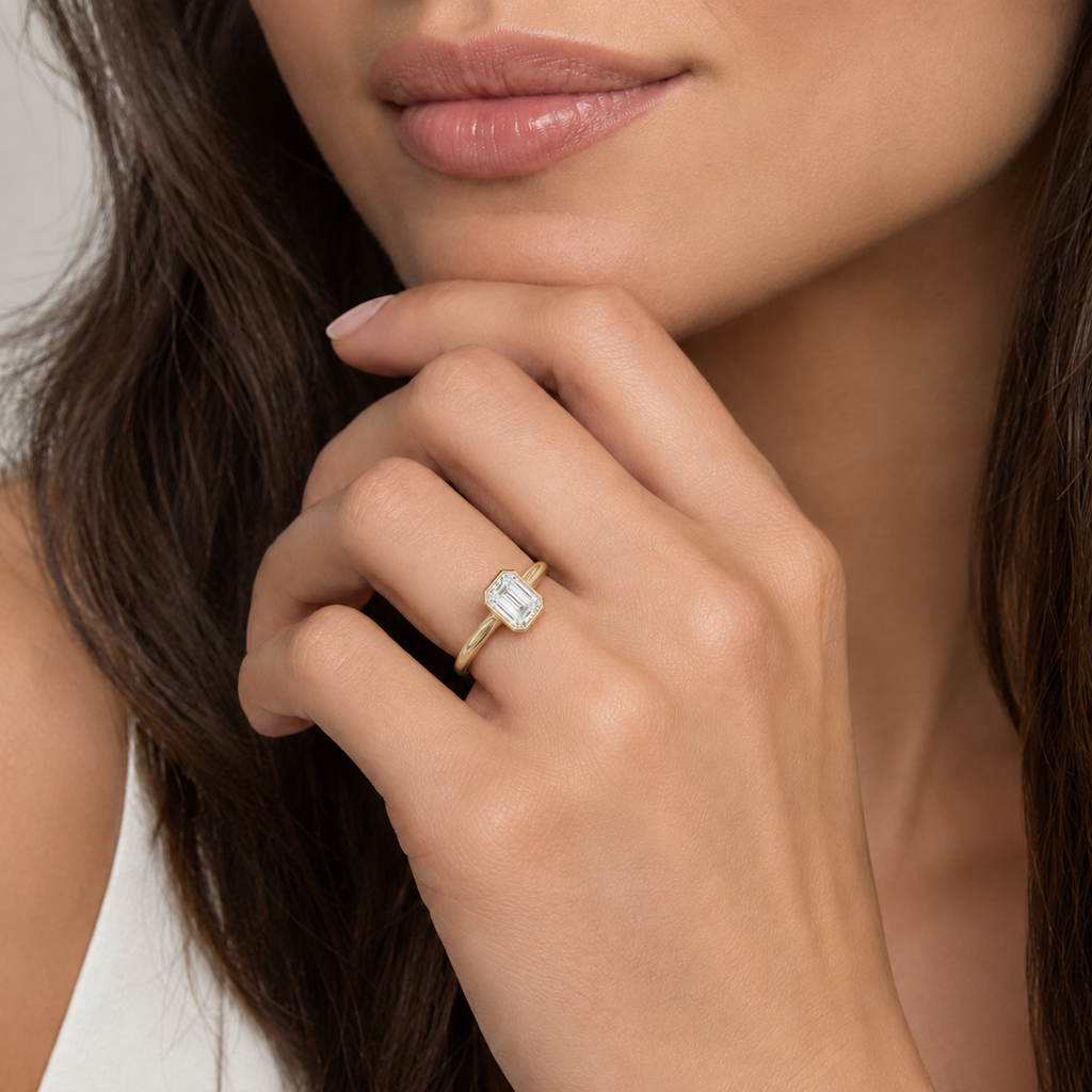 Solenne - Emerald - Yellow Gold - Plain