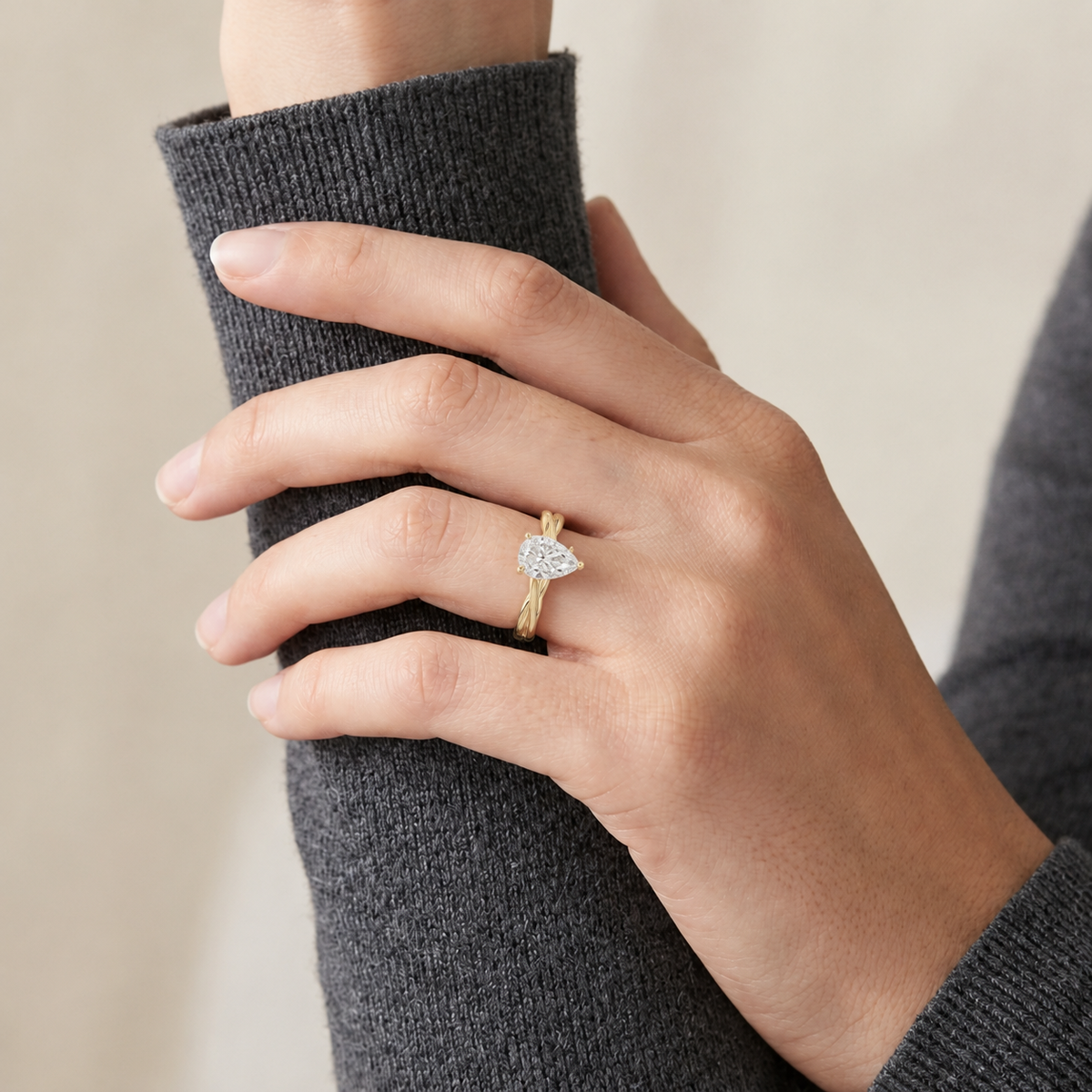 Wreath - Pear - Yellow Gold - Plain
