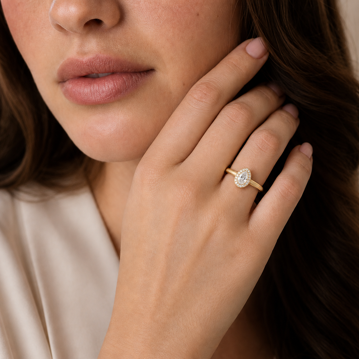 Deneuve - Pear - Yellow Gold - Plain