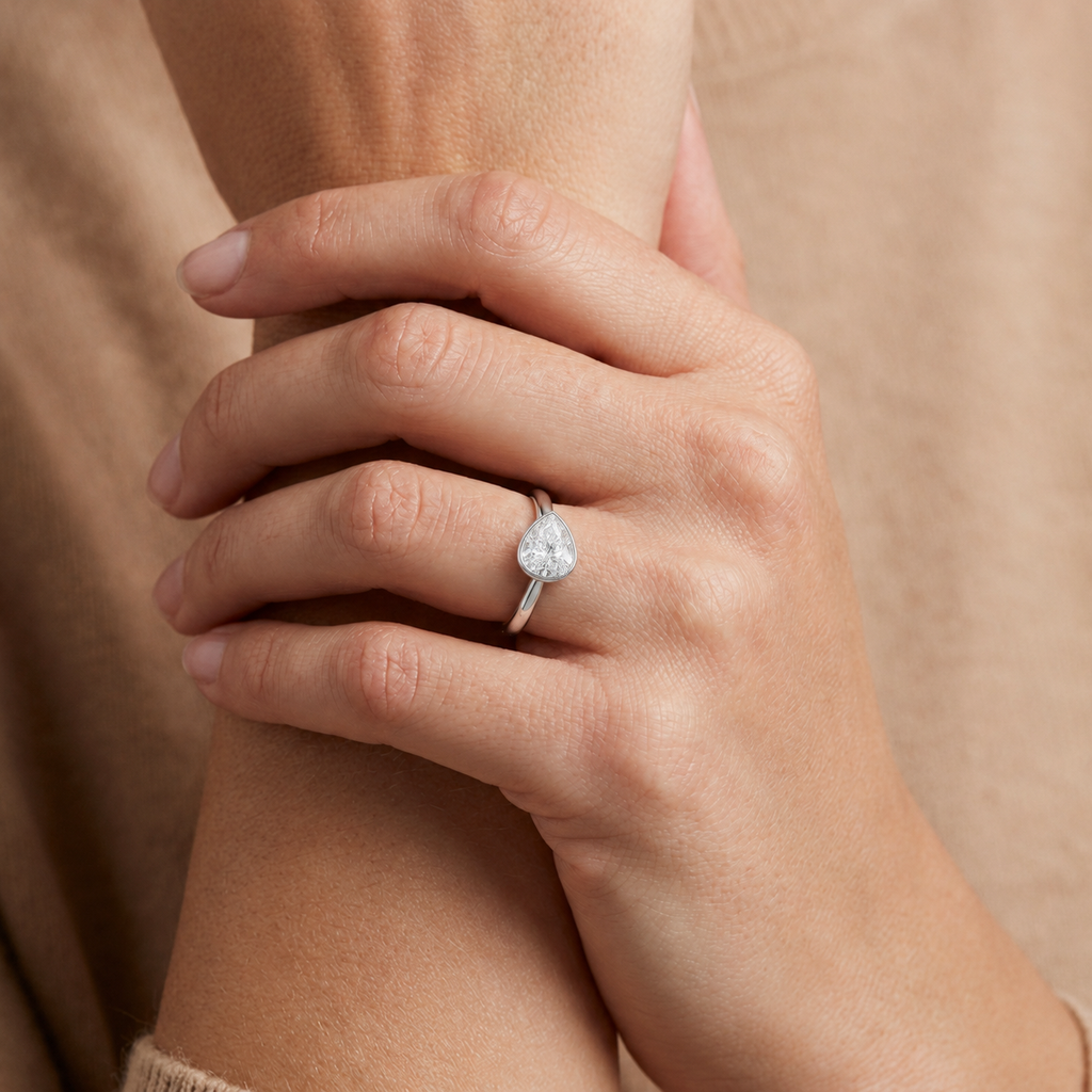 Bailey - Pear - White Gold - Plain