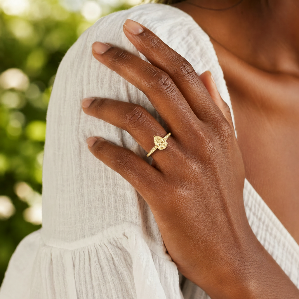 Basilica - Pear - Yellow Gold - Channel