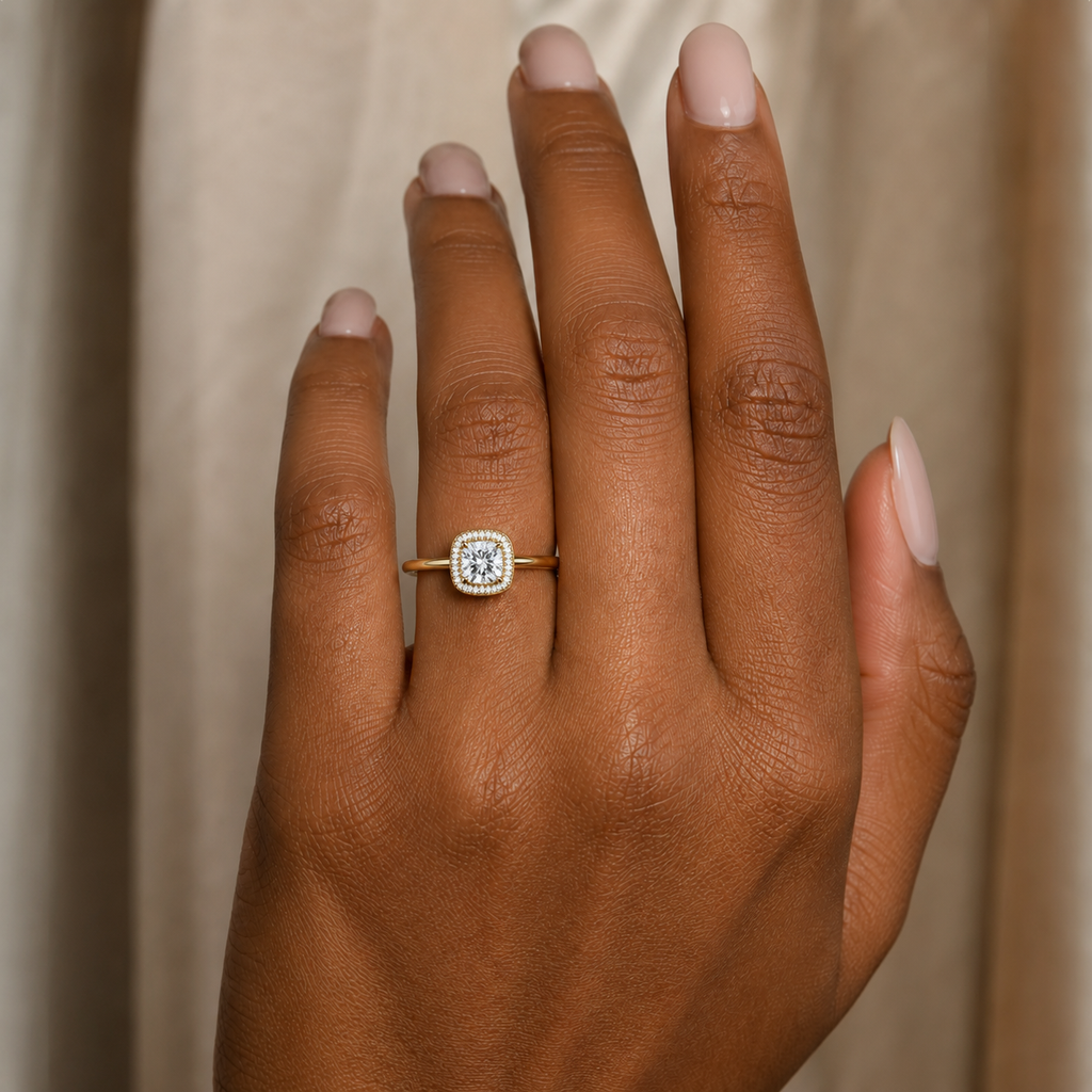 Deneuve - Cushion - Yellow Gold - Plain