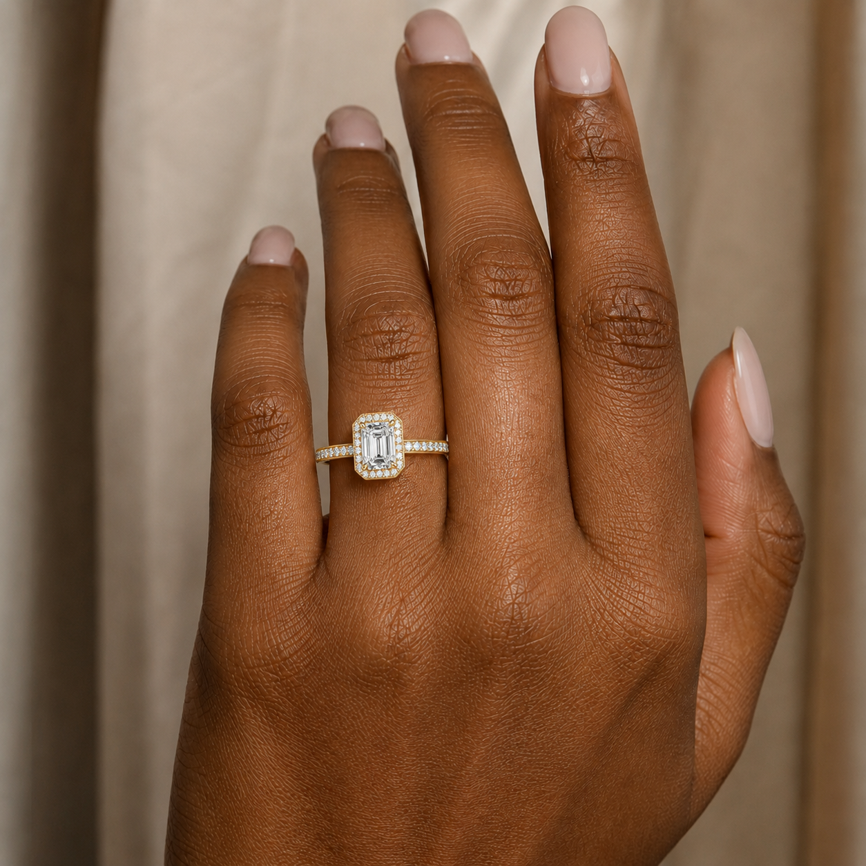 Deneuve - Emerald - Yellow Gold - Pavé