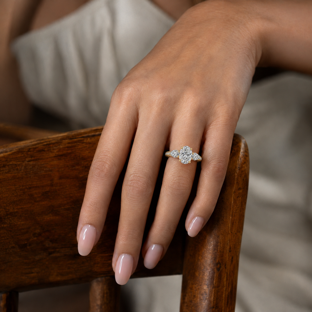 Halcyon - Oval - Yellow Gold - Channel