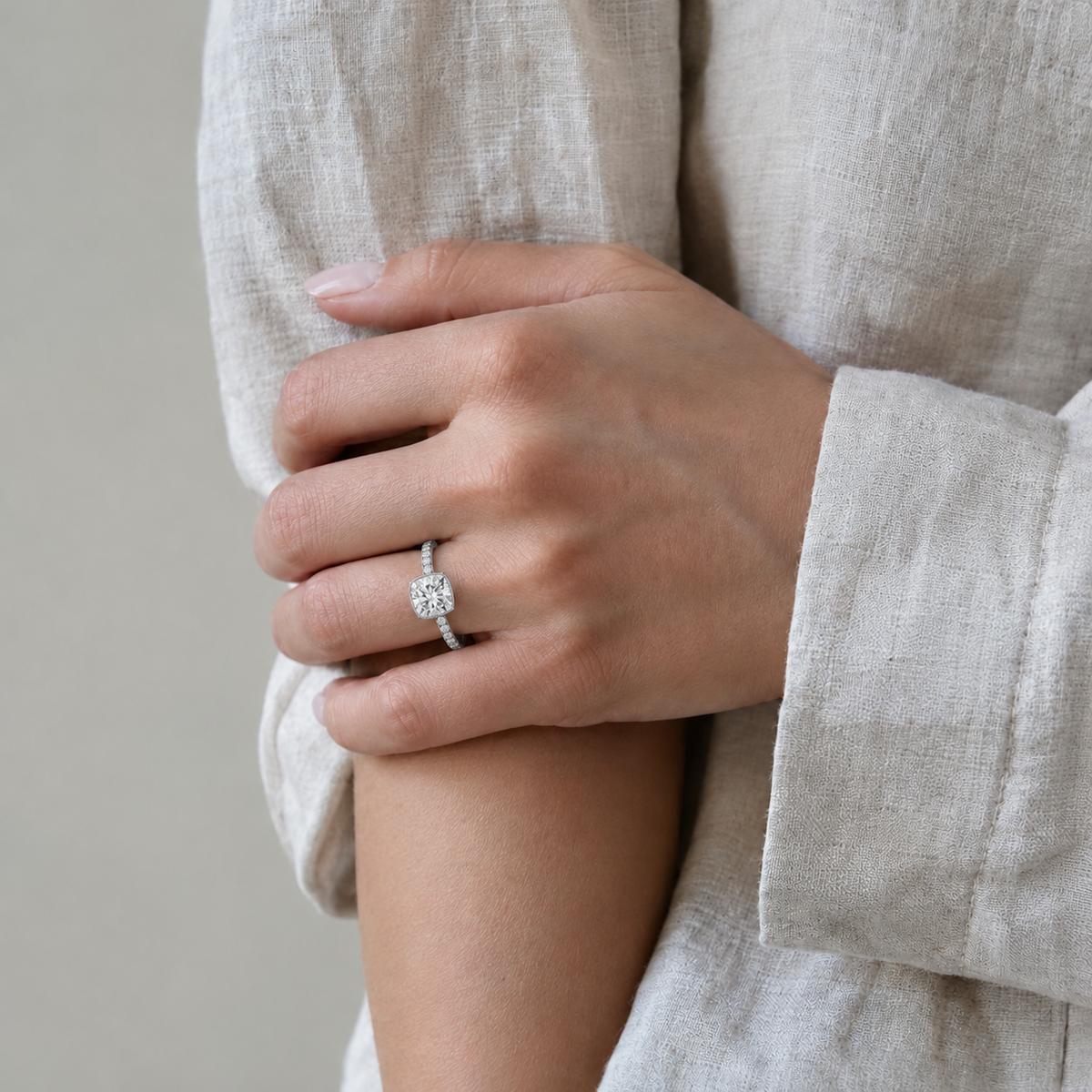 Solenne - Cushion - Platinum - Pavé