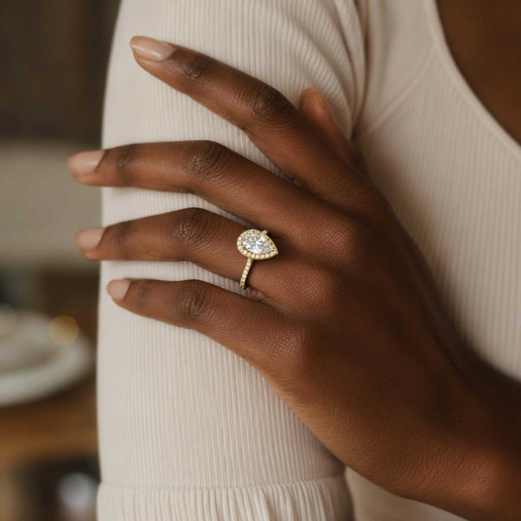 Cordelia - Pear - Yellow Gold - Channel