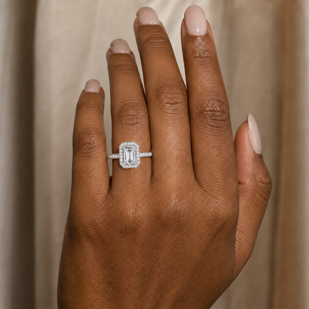 Deneuve - Emerald - White Gold - Pavé
