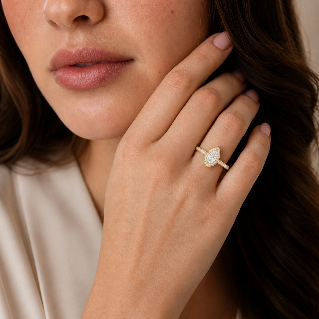 Deneuve - Pear - Yellow Gold - Channel