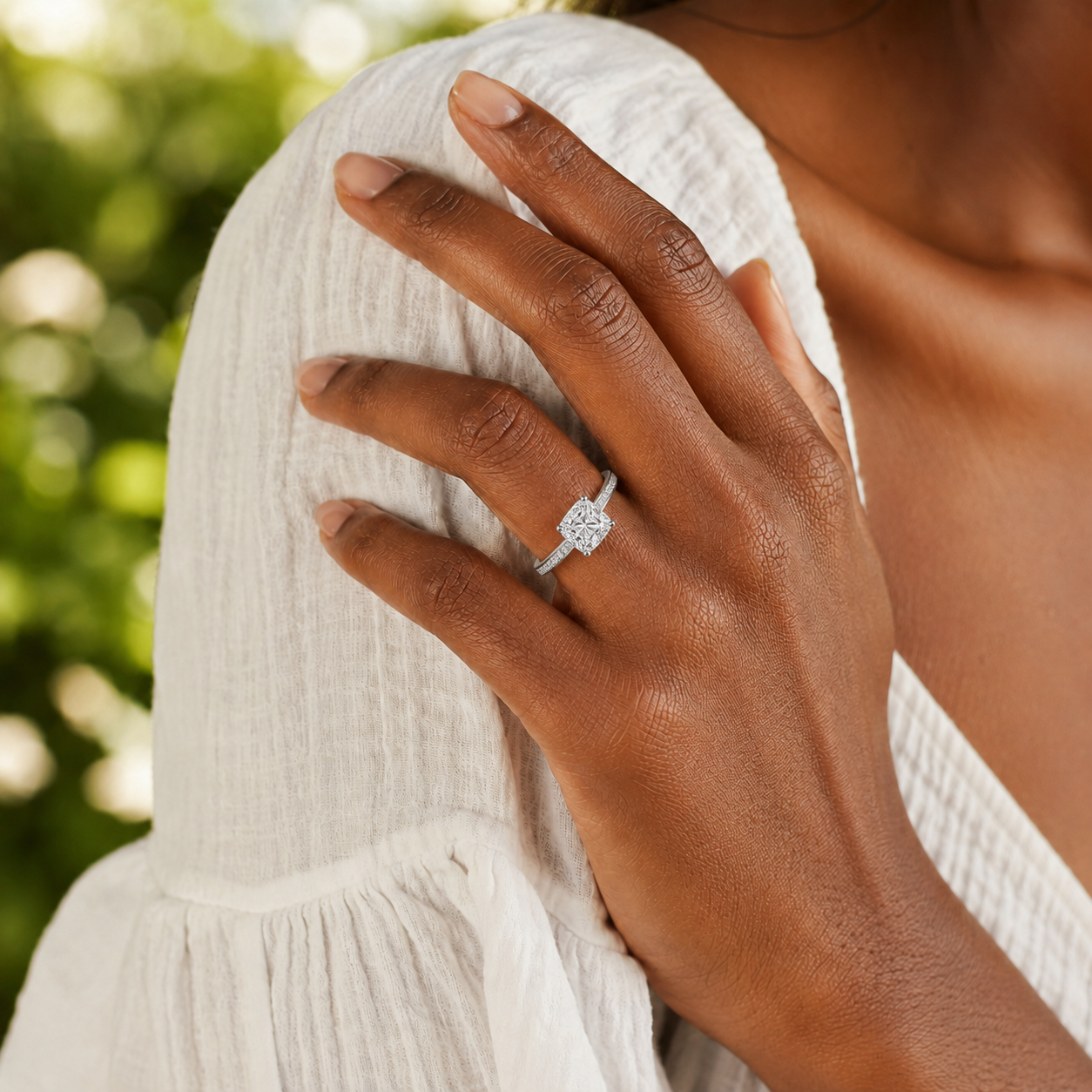Basilica - Cushion - White Gold - Pavé