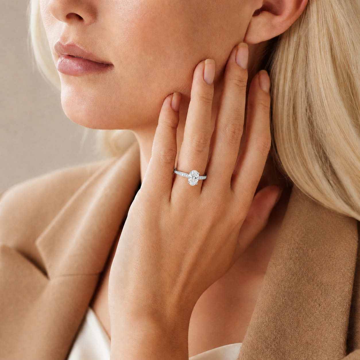 Basilica - Oval - White Gold - Channel