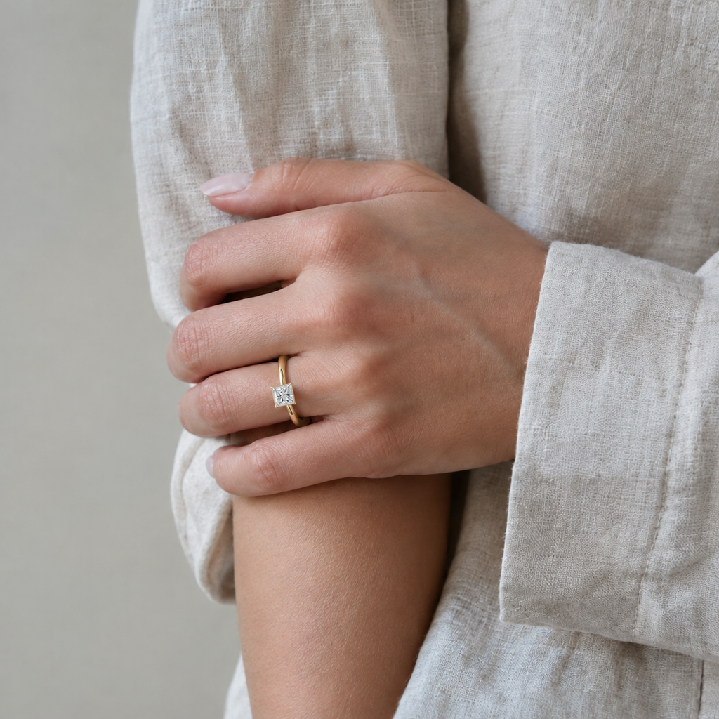 Solenne - Princess - Yellow Gold - Plain
