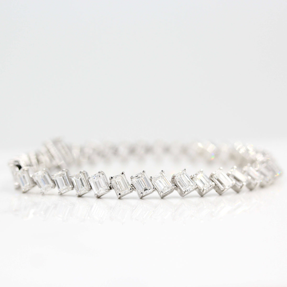 The Emerald-Cut Tennis Bracelet - Emerald - White Gold - Box Clasp