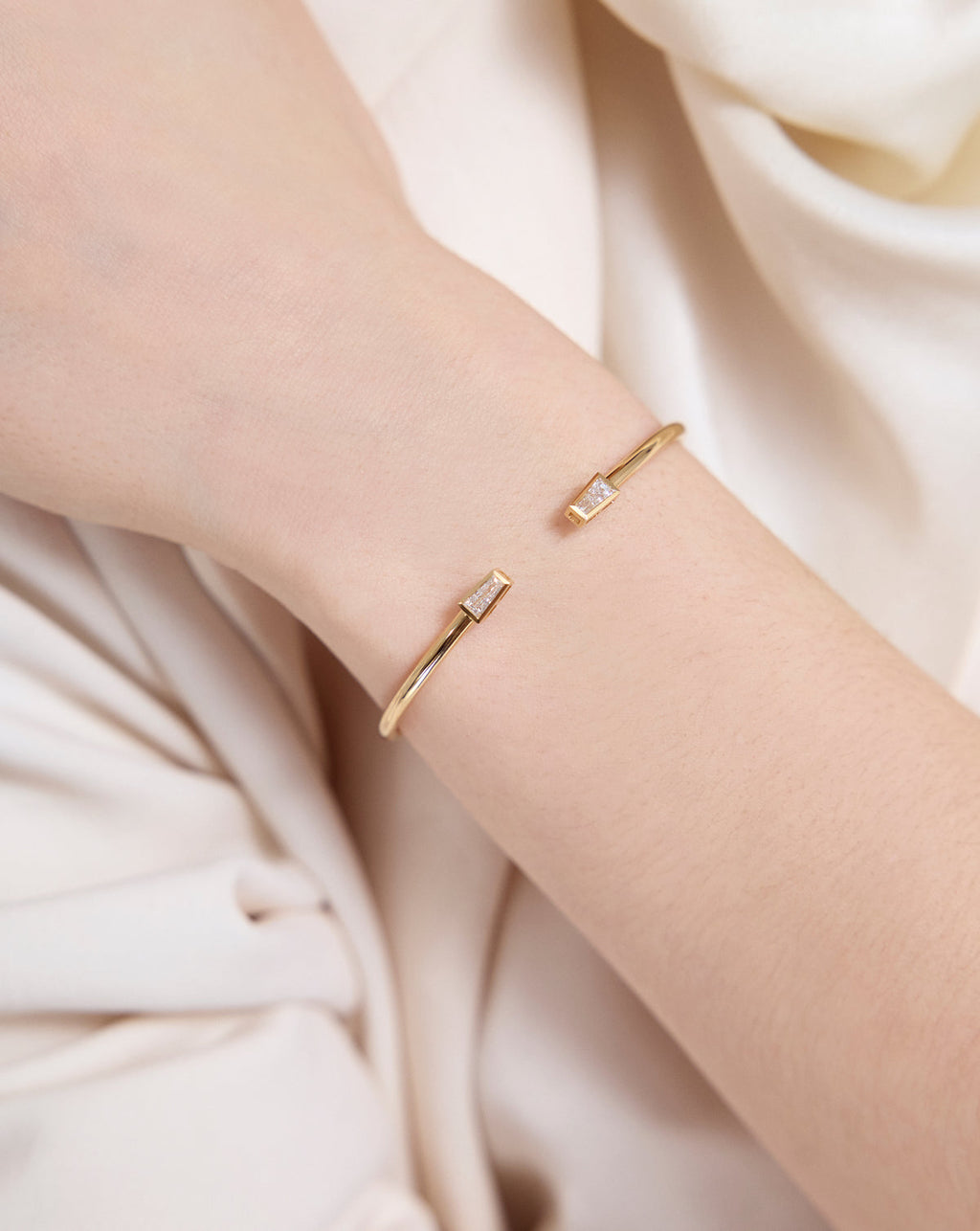 Tapered Baguette Flexi Cuff - Round - Yellow Gold - Hidden Slide