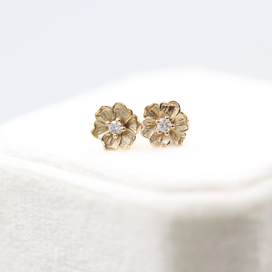 The Poppy Earrings - Round - Platinum - Push Back