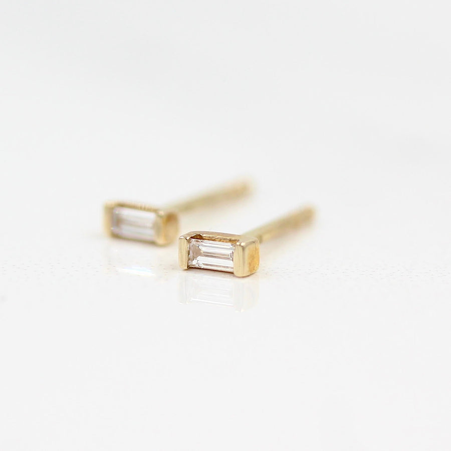 The Baguette Earrings - Emerald - Platinum - Push Back