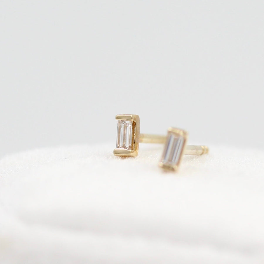The Baguette Earrings - Emerald - Platinum - Push Back