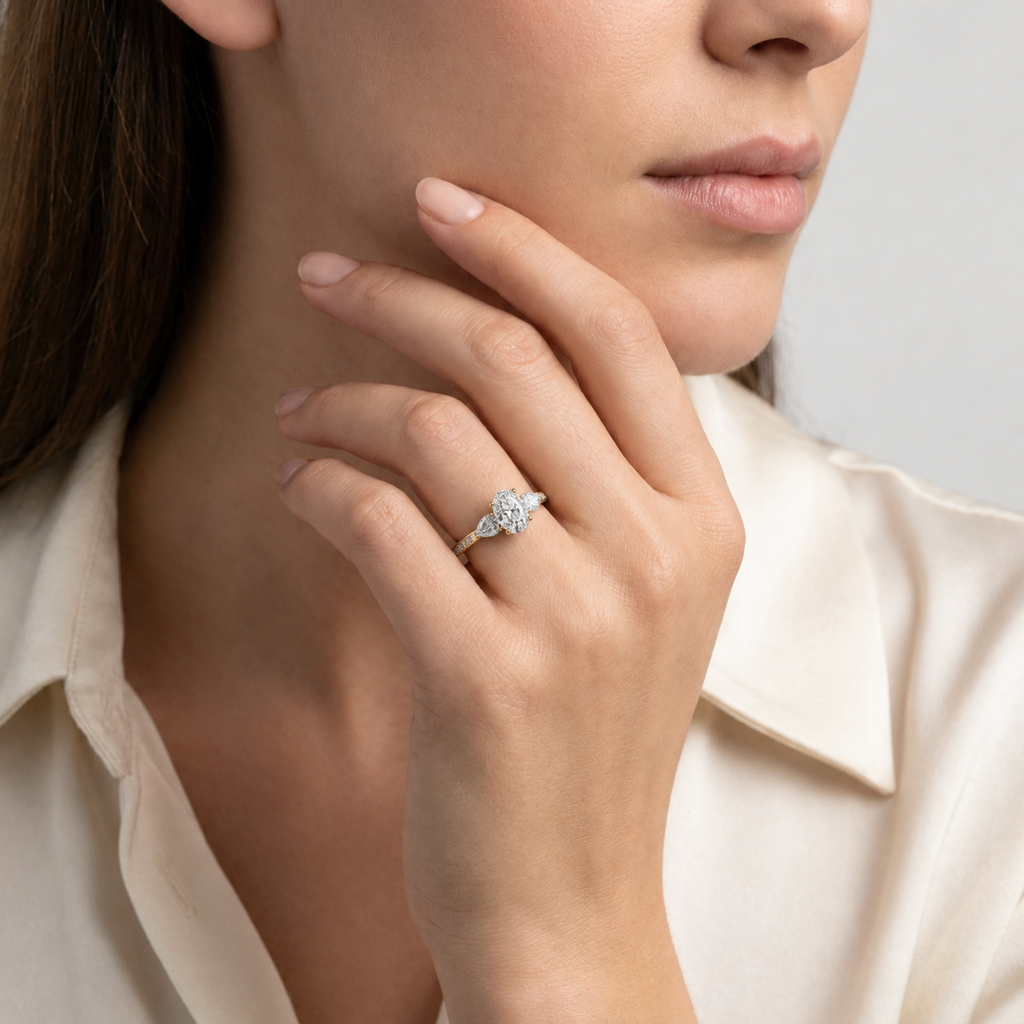 Halcyon - Oval - Yellow Gold - Channel