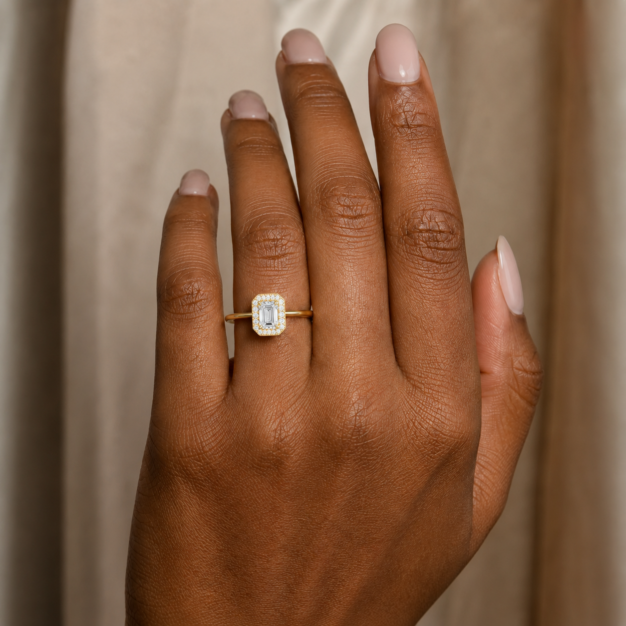 Deneuve - Emerald - Yellow Gold - Plain