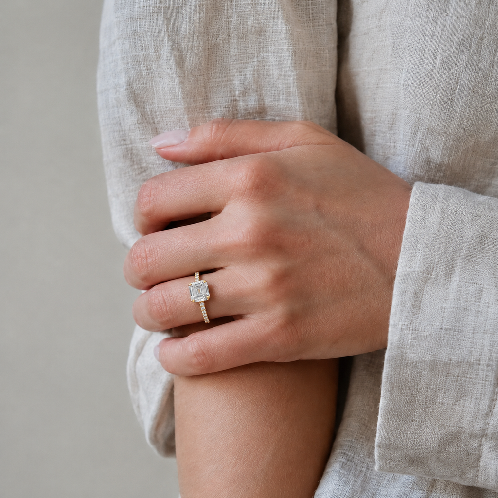 Solenne - Emerald - Yellow Gold - Pavé