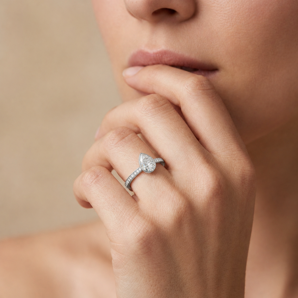 Bailey - Pear - White Gold - Channel