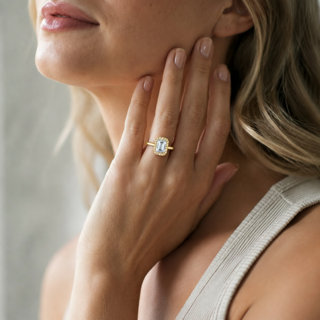 Cordelia - Emerald - Yellow Gold - Plain