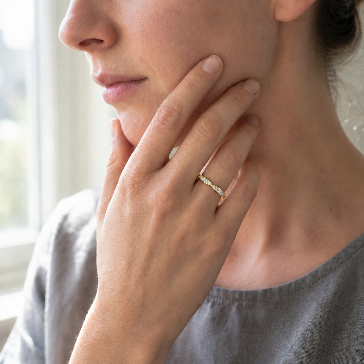 Intersect - Round - Yellow Gold - Pavé