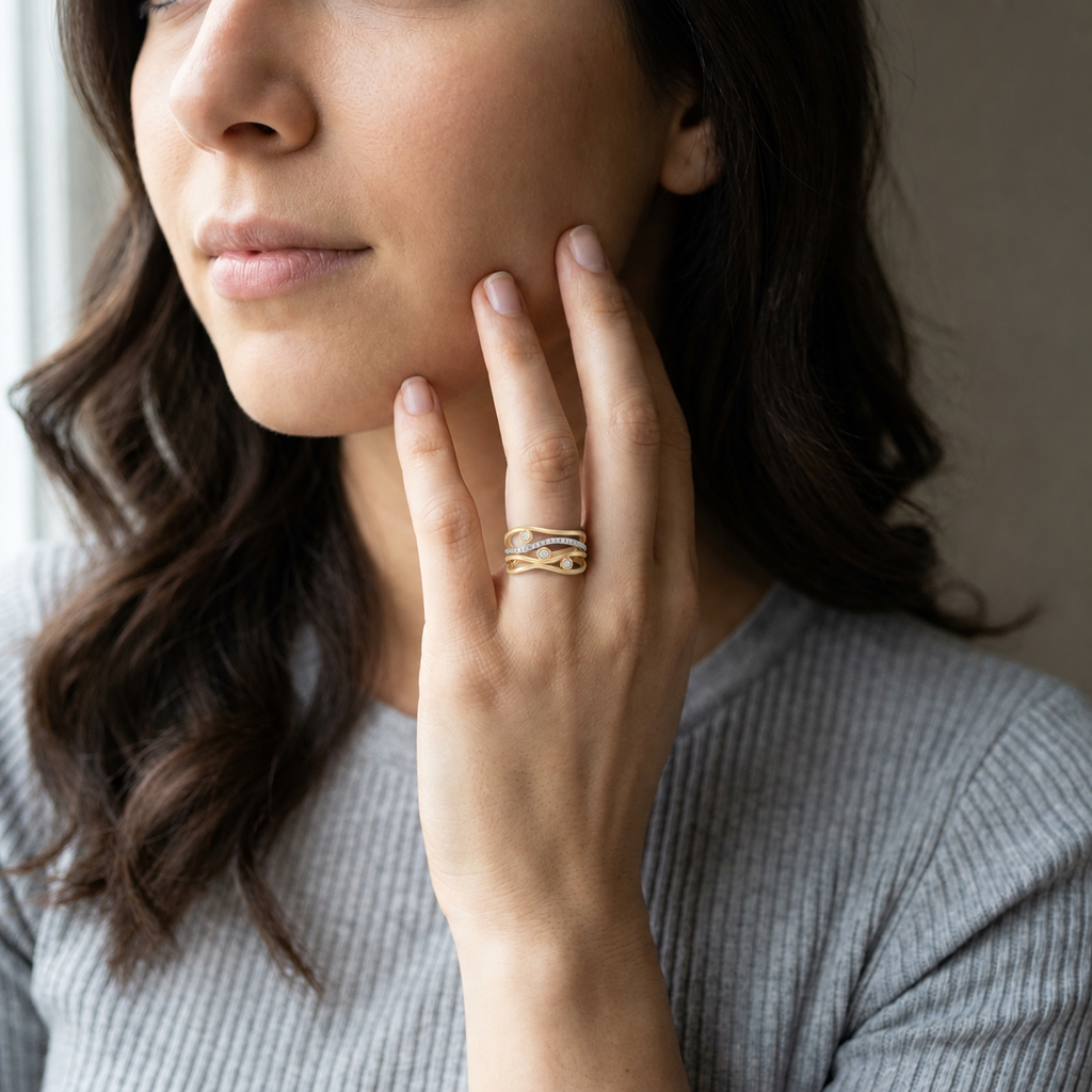 Liora - Round - Yellow Gold - Channel